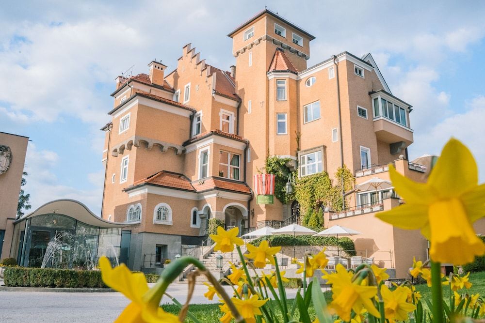 undefined Schloss Mönchstein Hotel 10