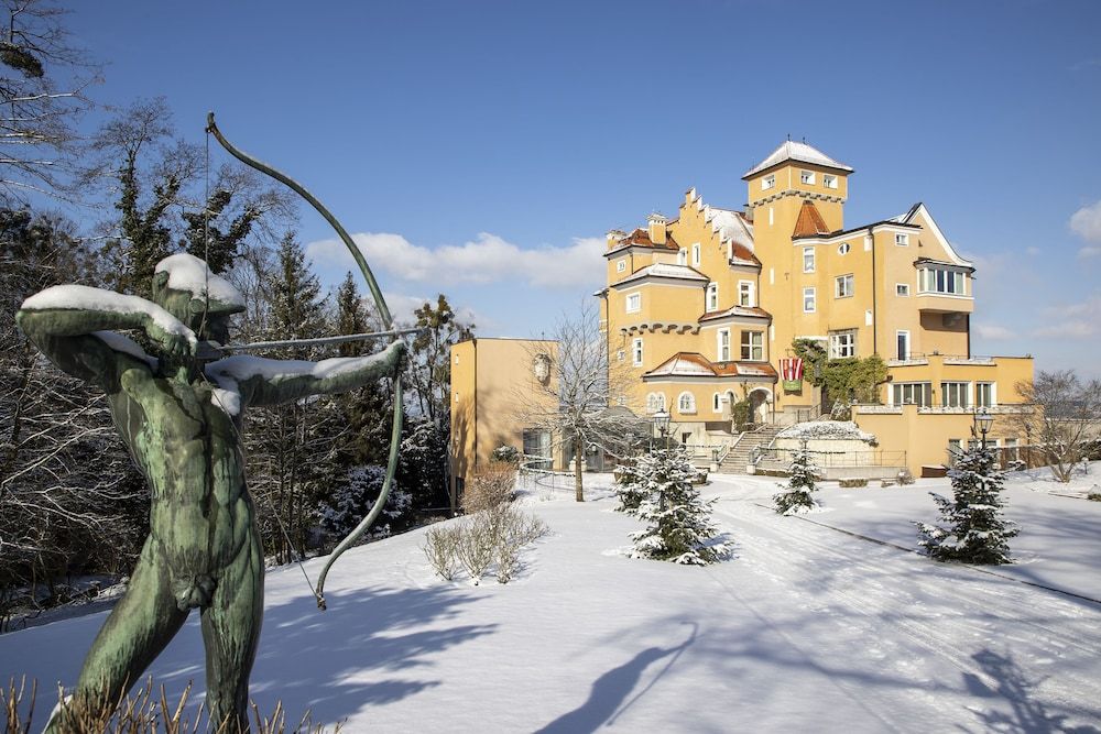 undefined Schloss Mönchstein Hotel 9