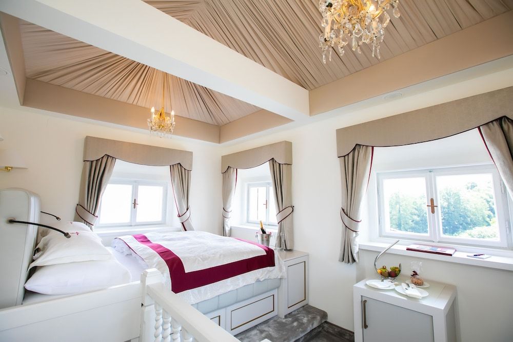 undefined Schloss Mönchstein Hotel 5