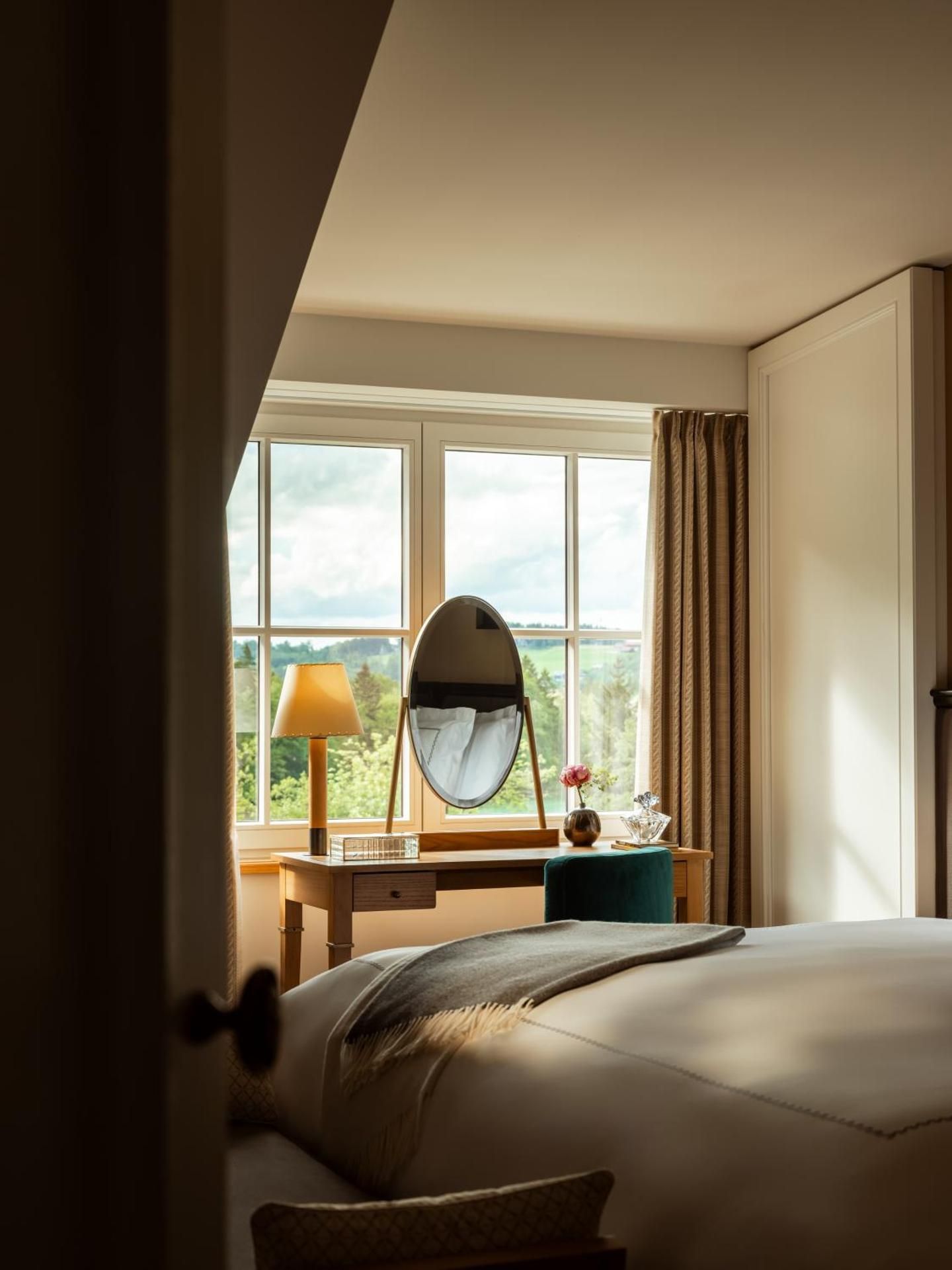 Deluxe Lakeside Suite