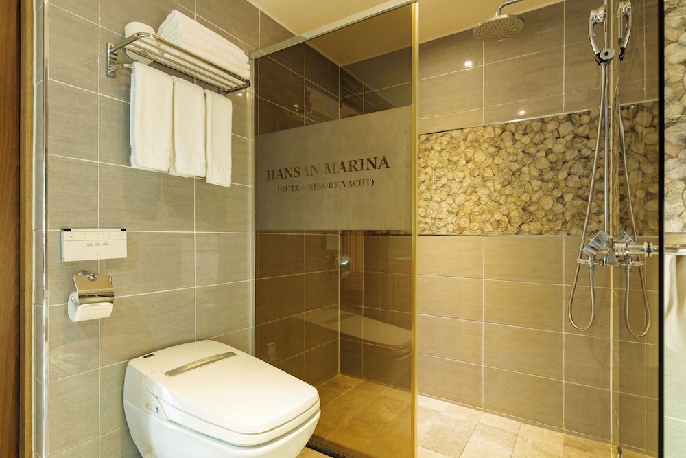Hansan Marina Hotel & Resort Ocean Suite Double 8