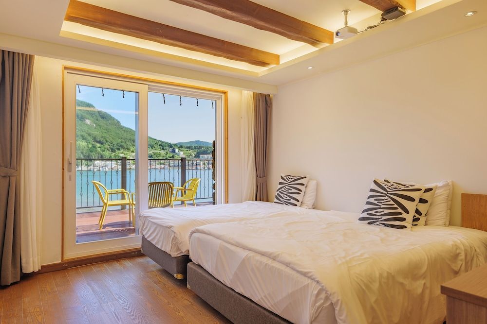 Hansan Marina Hotel & Resort Ocean Deluxe Double 2