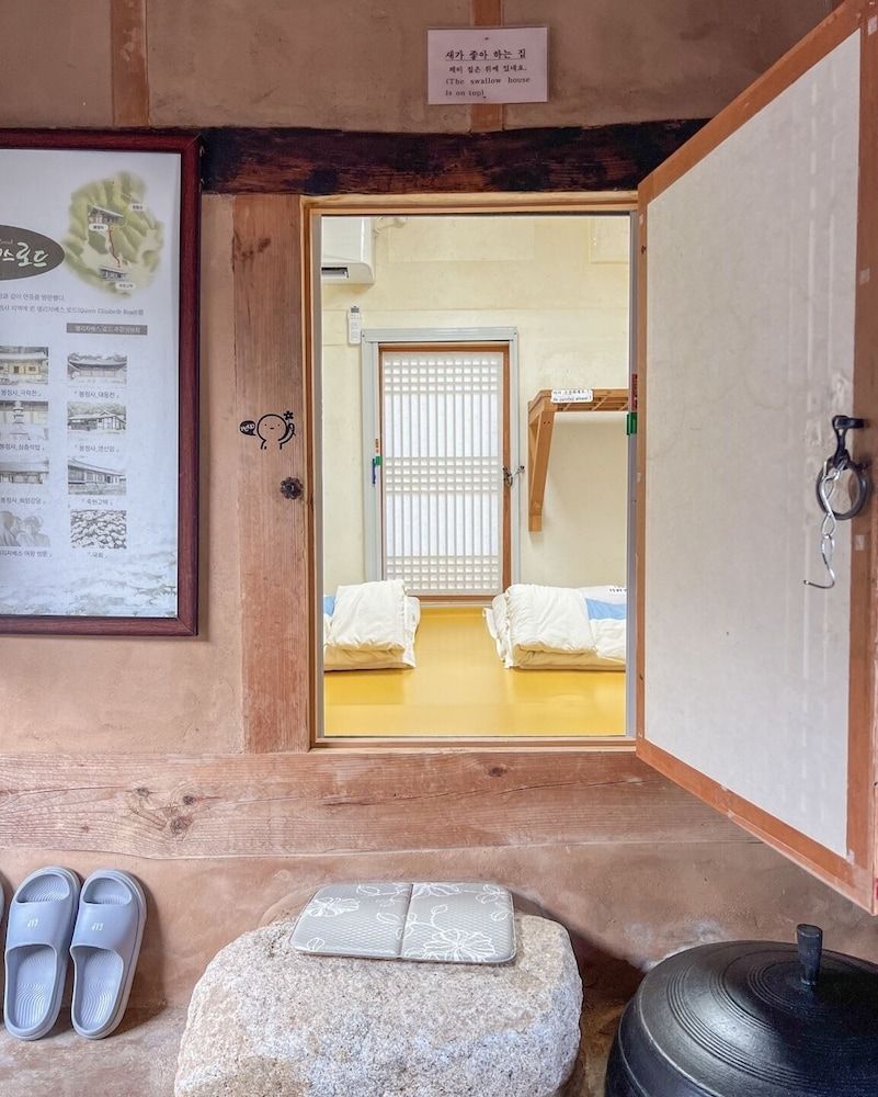 Jukheon Traditional House Elizabeth 2