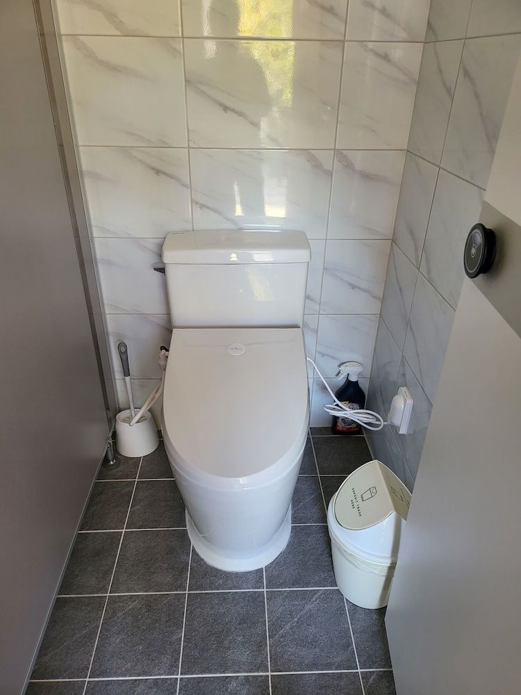 Jukheon Traditional House Elizabeth 9