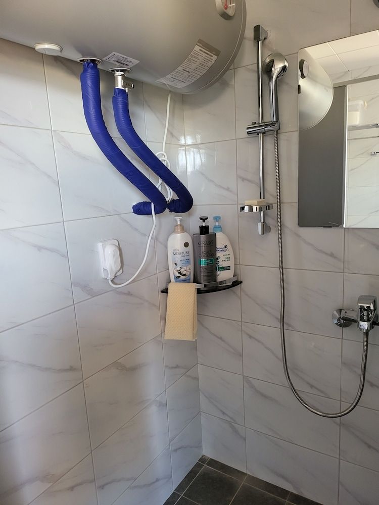 Jukheon Traditional House Elizabeth 4