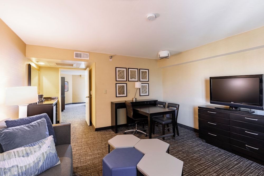 undefined Embassy Suites by Hilton Los Angeles International Airport North 8