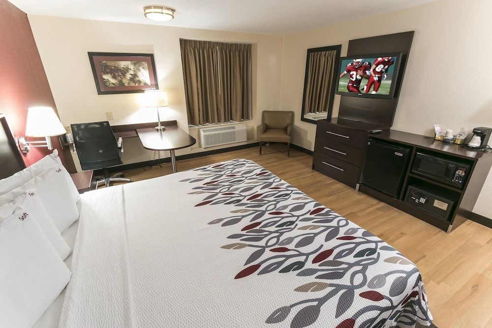 Suite, 1 King Bed (Smoke Free)