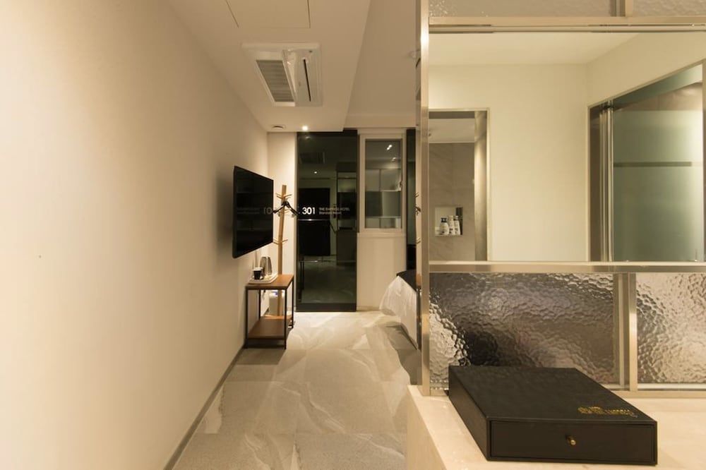 The Empress Hotel Standard Double Room 7