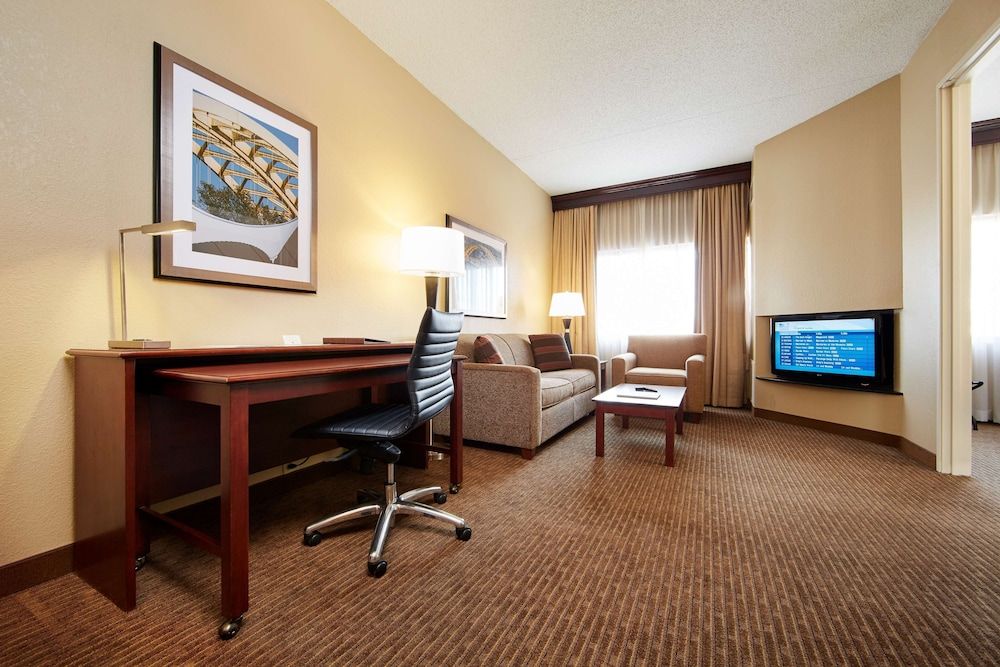 Suite, 1 King Bed, Accessible, Non Smoking
