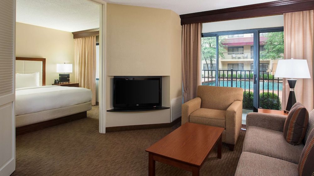 Suite, 1 King Bed, Balcony