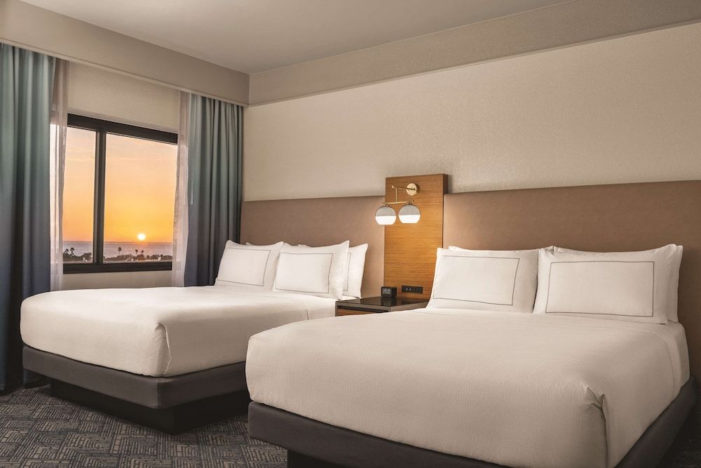 Room, 2 Queen Beds (Sunset View)