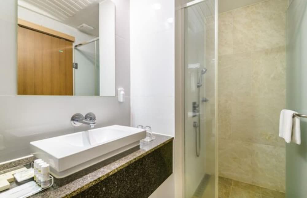 Uni Hotel Jeju Standard Twin Room, Mountain View 9