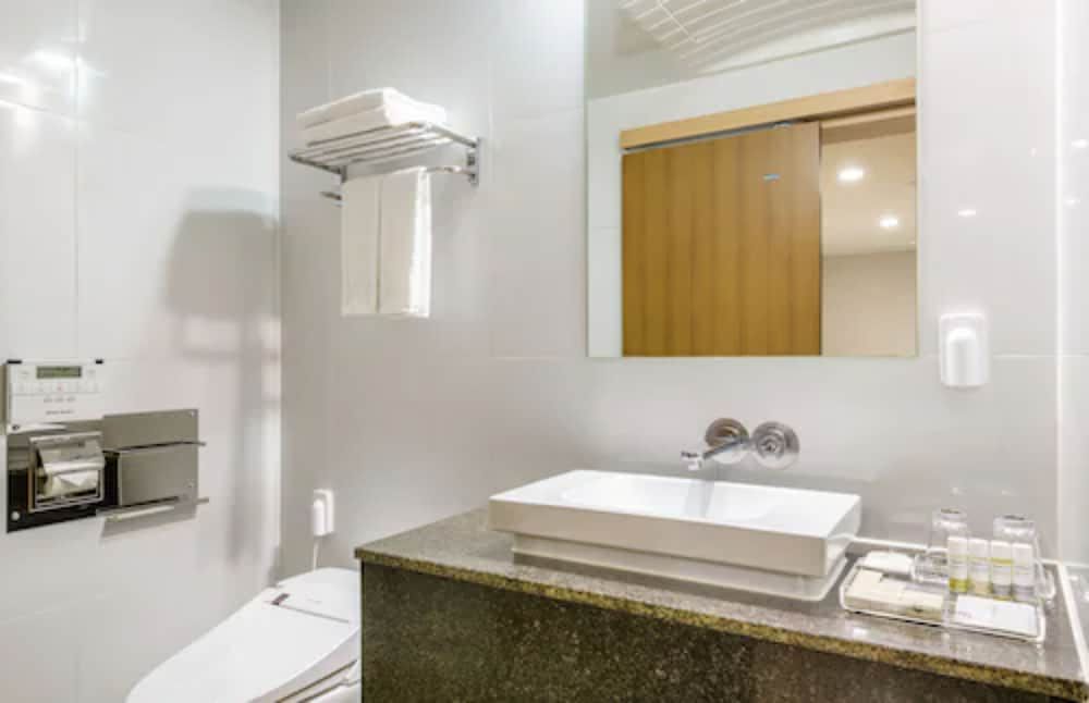 Uni Hotel Jeju Standard Twin Room, Mountain View 10