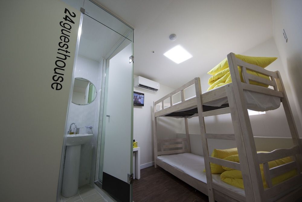 24 Guesthouse Myeongdong Town Bunk Twin Room 2