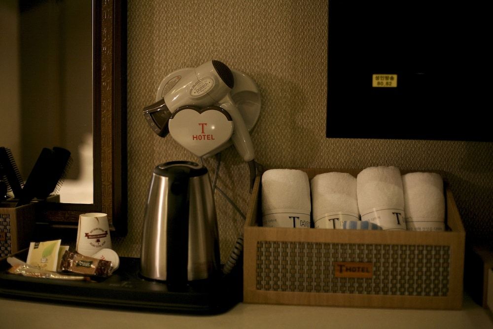 T Hotel Deluxe Twin Room 11