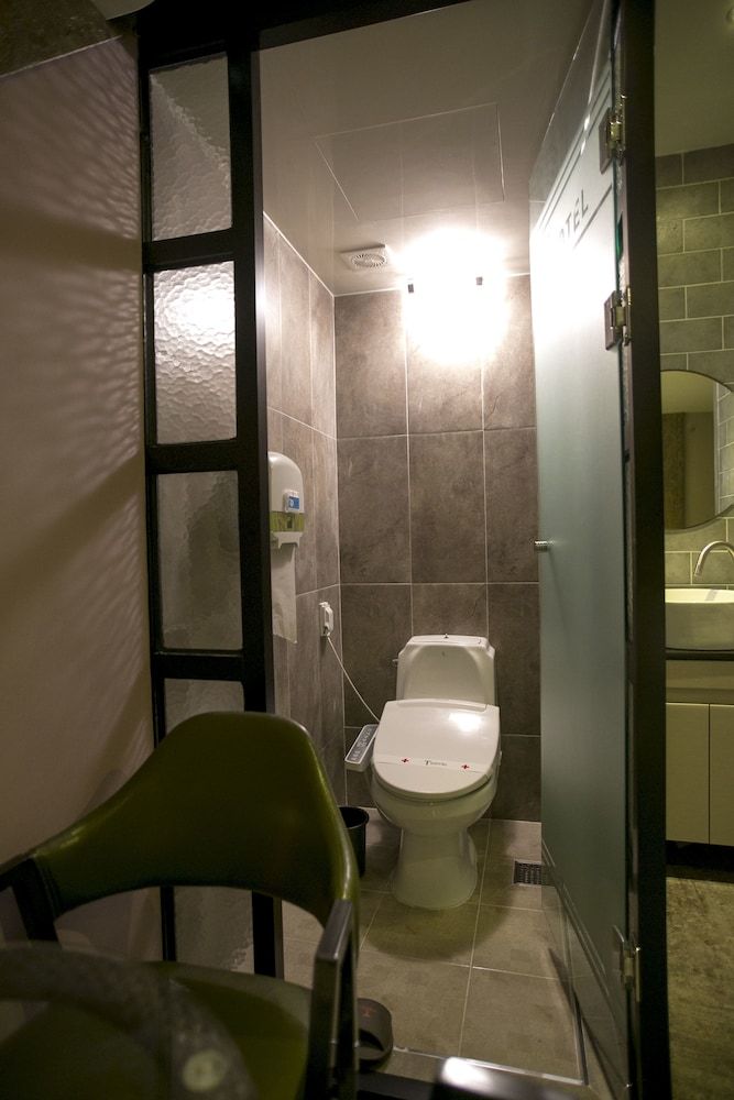 T Hotel Deluxe Double Room 4