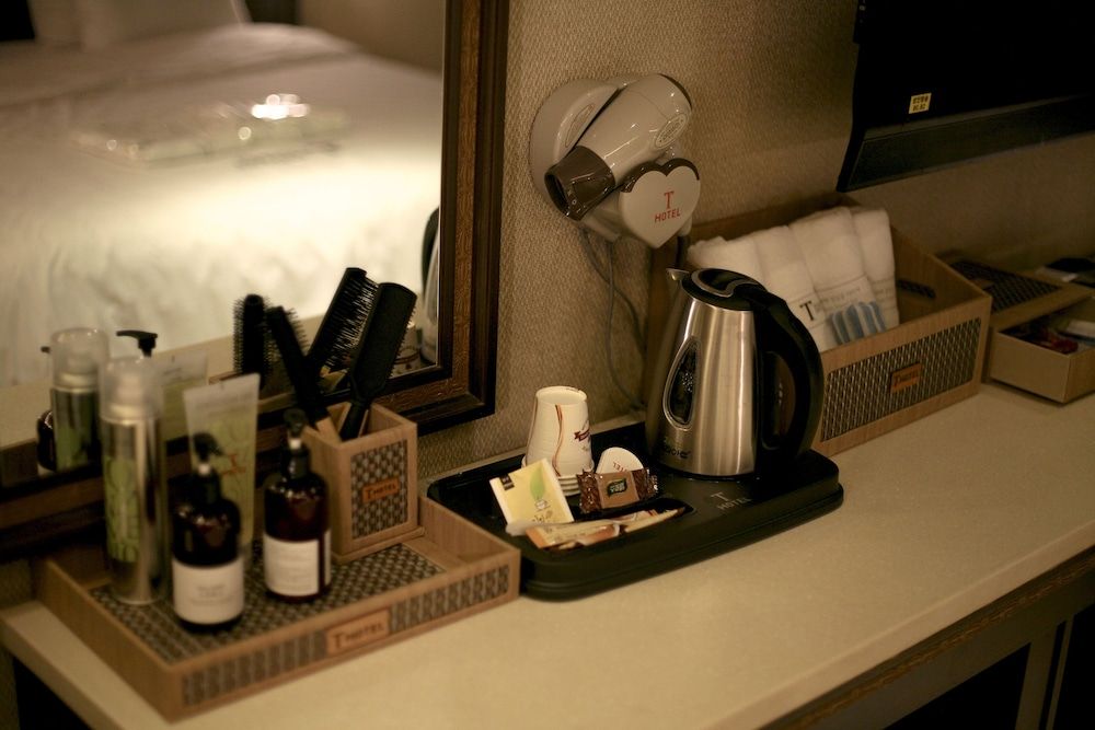 T Hotel Deluxe Twin Room 10