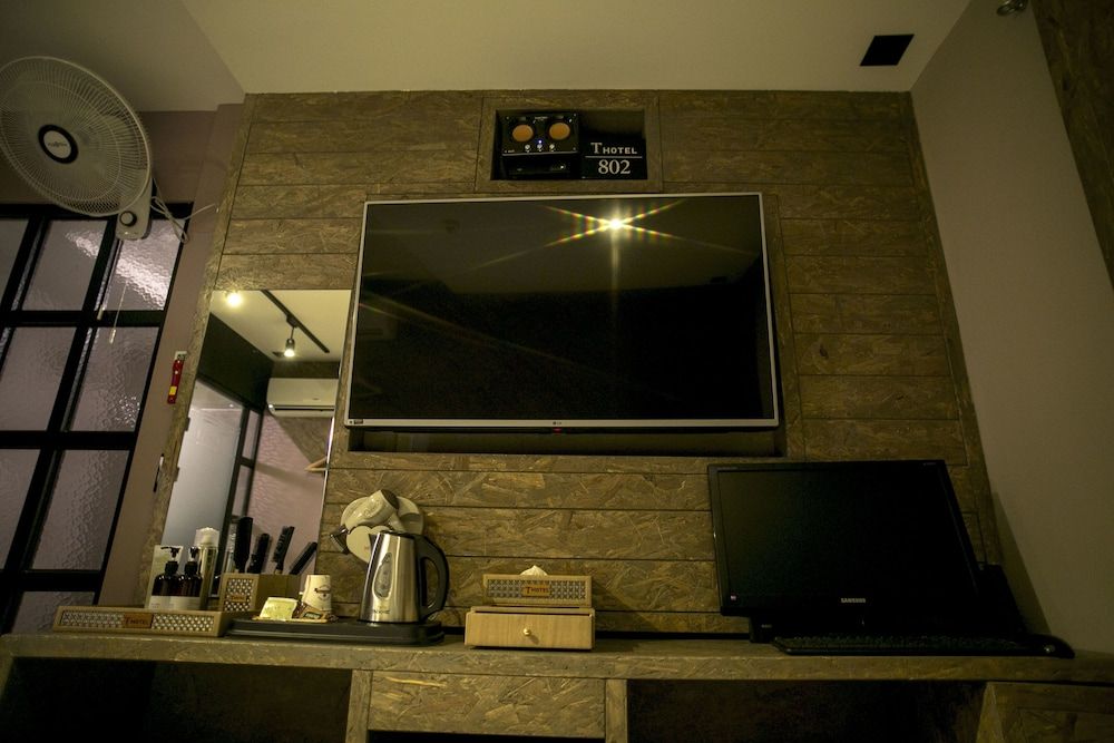 T Hotel Deluxe Double Room 11