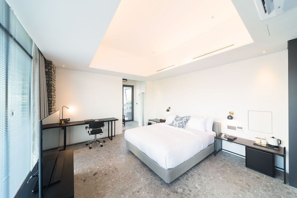 Hotel Museo Suite, Jetted Tub (randomly assign indoor bathtub or not) 2