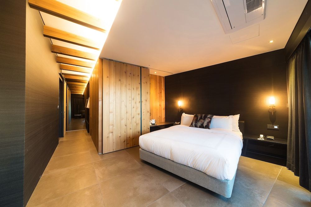 Hotel Museo Suite, Jetted Tub (randomly assign indoor bathtub or not)