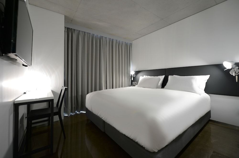 Creto Hotel Myeongdong Double Room 2