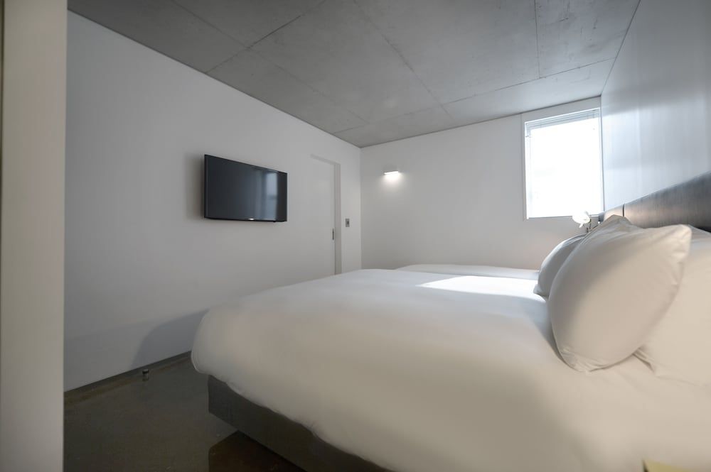 Creto Hotel Myeongdong Family Twin Room (Netflix available) 2
