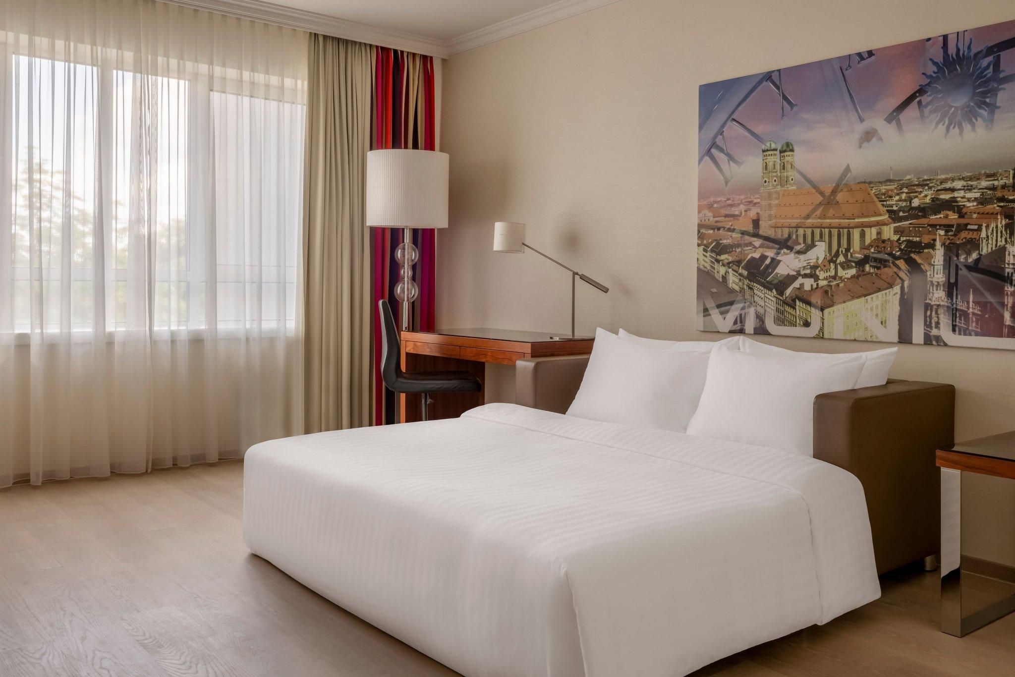 Family Suite, 1 Bedroom Junior Suite, 1 King, Sofa Bed