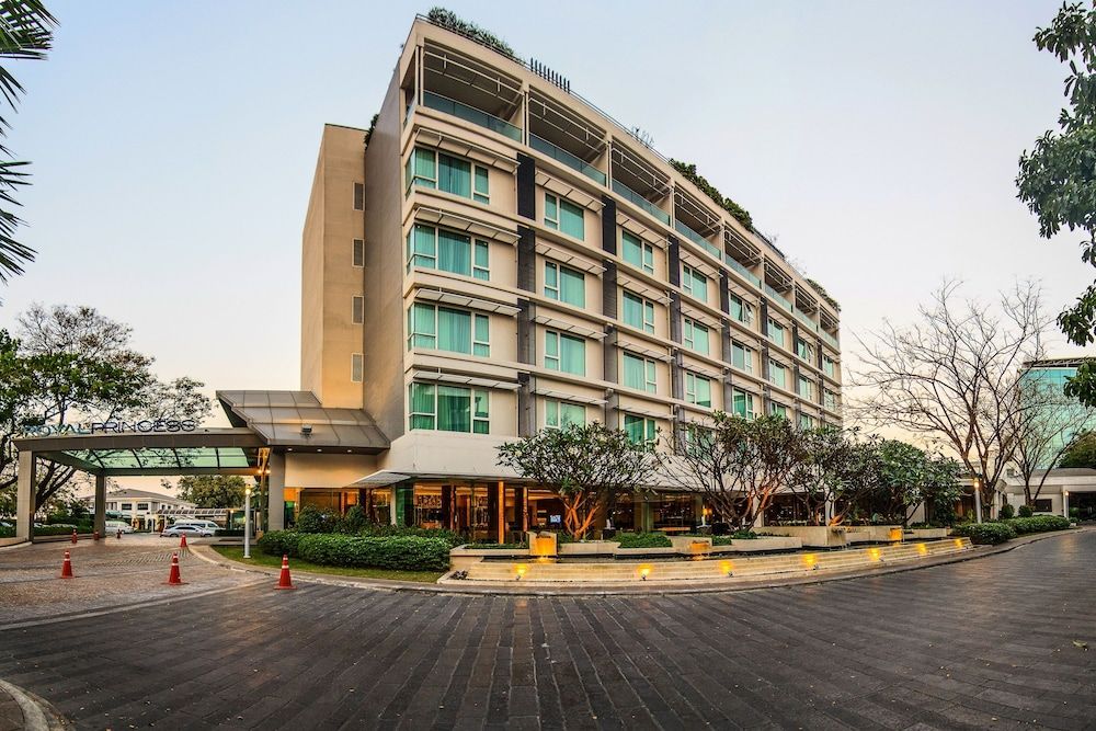 undefined Royal Princess Larn Luang 6