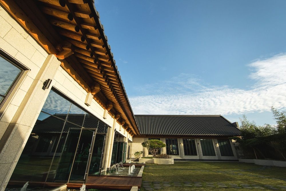 undefined Ramada Seoul Sindorim Hotel 8