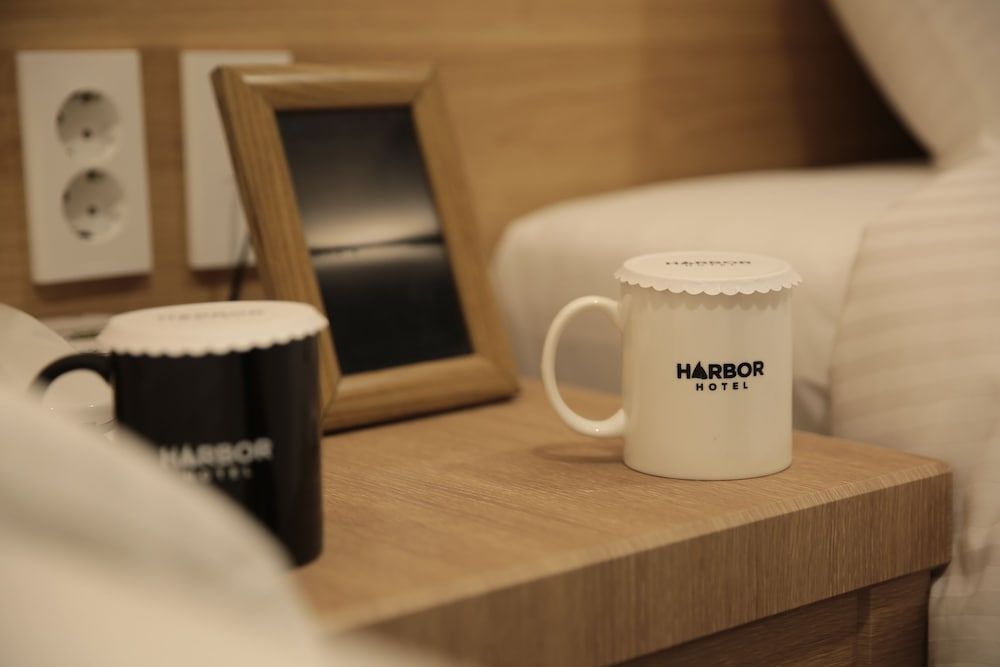 Harbor Hotel Standard Twin Room, City View 4