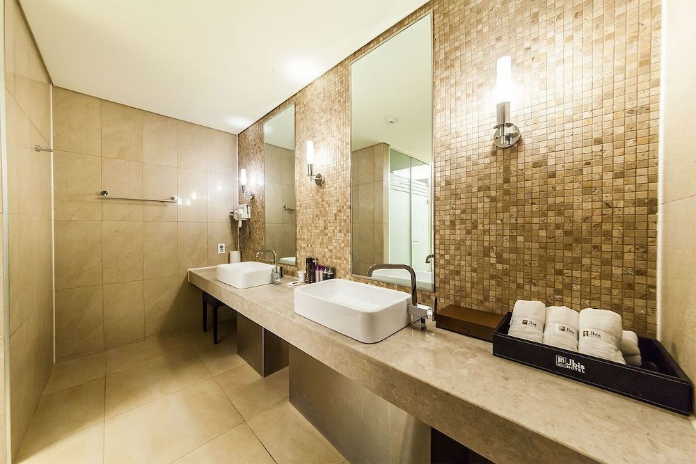 JBIS Hotel Royal Suite (Extra fee applies for 2+ consecutive nights stay) 5