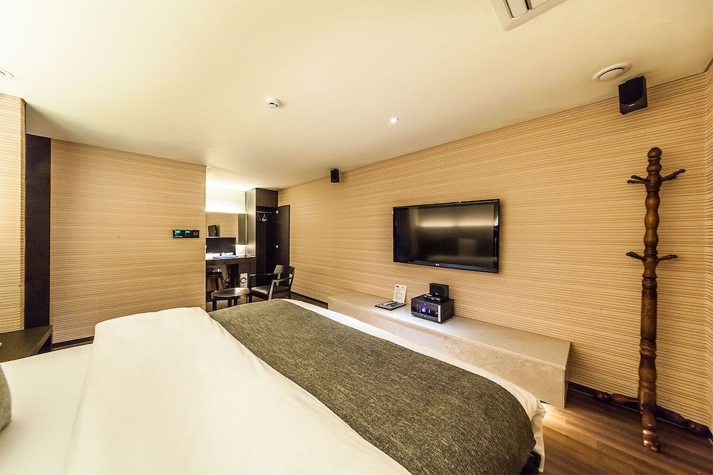 JBIS Hotel Royal Suite (Extra fee applies for 2+ consecutive nights stay) 3