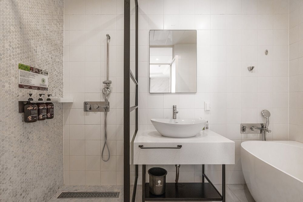 February Hotel The Signature Dongseongro Signature Deluxe NO HDD 2PC Breakfast Buffet PKG for 2 (28 Square meter) 3