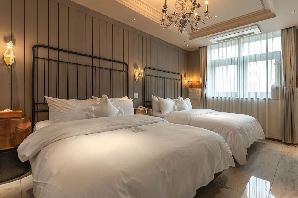 February Hotel The Signature Dongseongro Signature Prestige Family Suite Double Two Beds Breakfast Buffet PKG (46 Square meter) 2