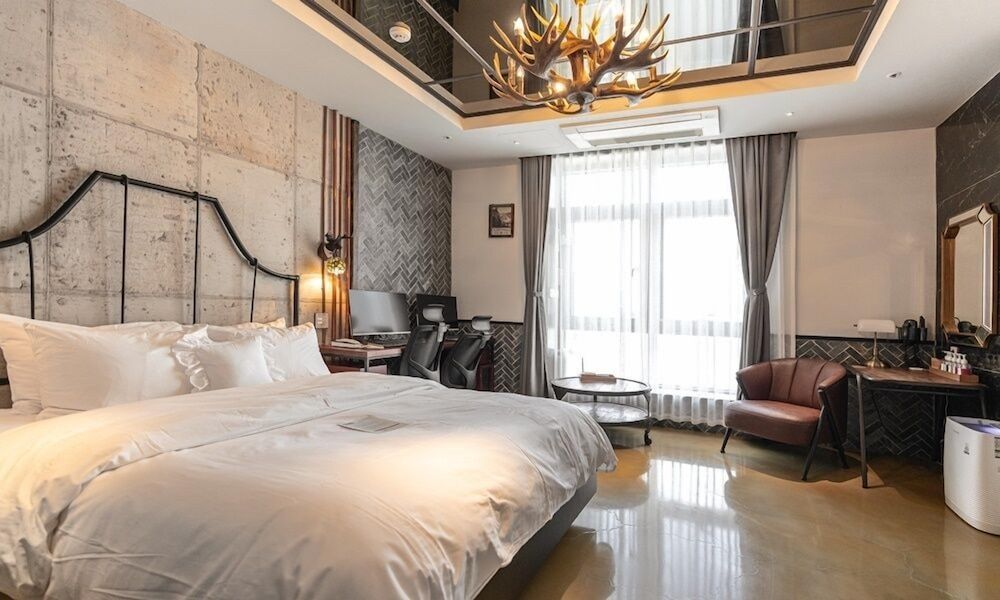 February Hotel The Signature Dongseongro Signature Deluxe NO HDD 2PC Breakfast Buffet PKG for 2 (28 Square meter) 2