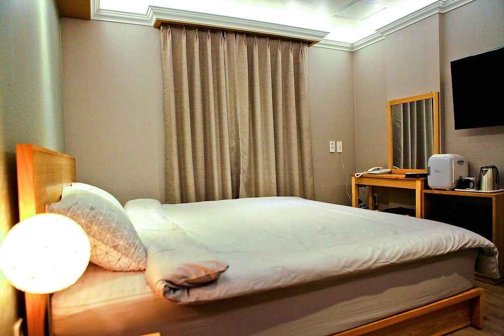 Sejong Hotel Standard Double Room 4