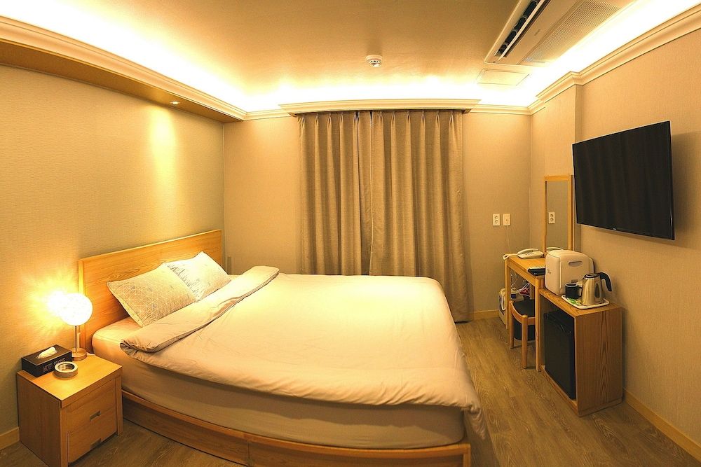 Sejong Hotel Standard Double Room 3