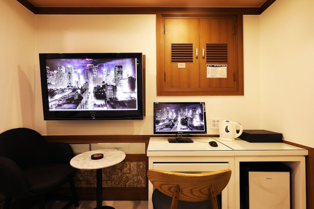 SM Boutique Hotel Standard Room (Check-in: Fri&Sun 8 PM, Sat 10 PM) 6