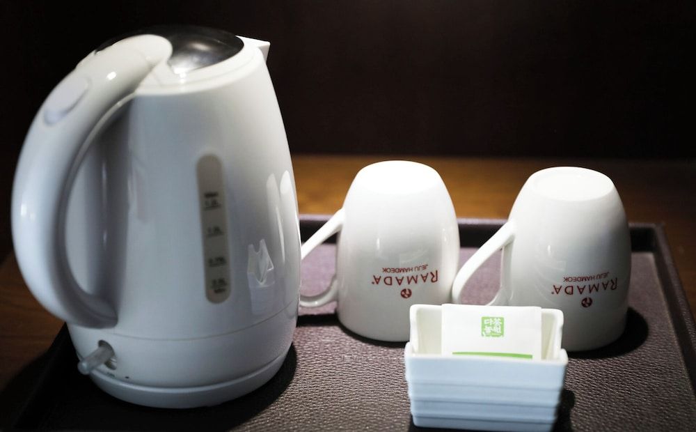 Ramada Jeju Hamdeok Family Twin Room (Deluxe) 11