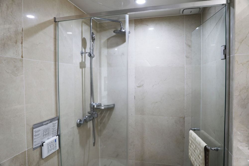 Ramada Jeju Hamdeok Family Twin Room (Deluxe) 9