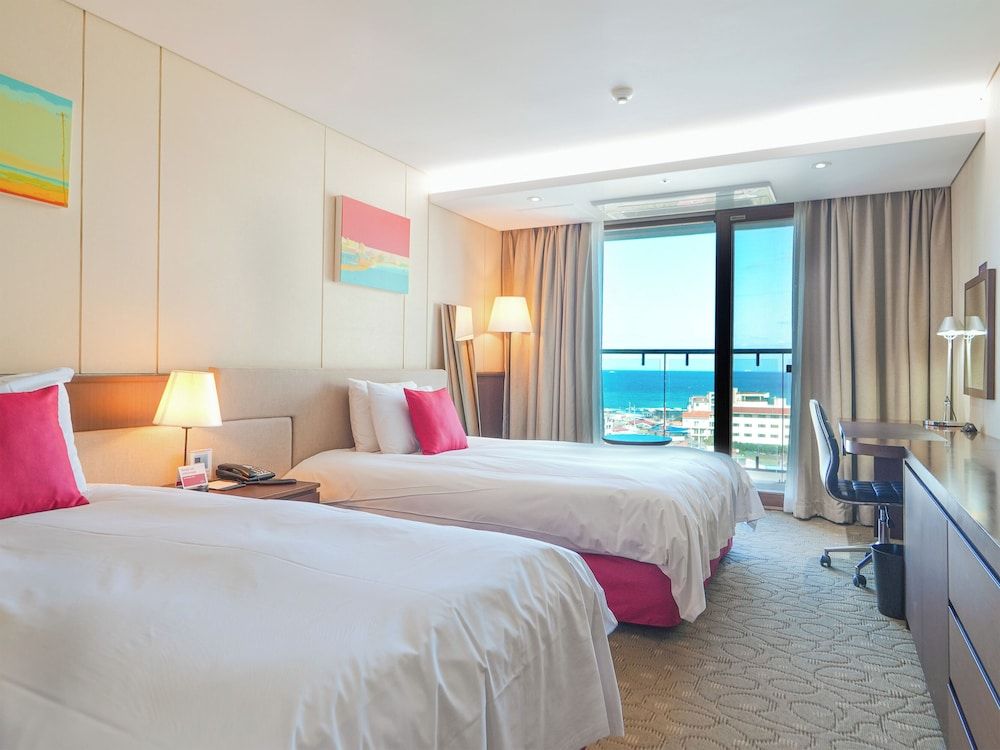 Ramada Jeju Hamdeok Family Twin Room (Deluxe)