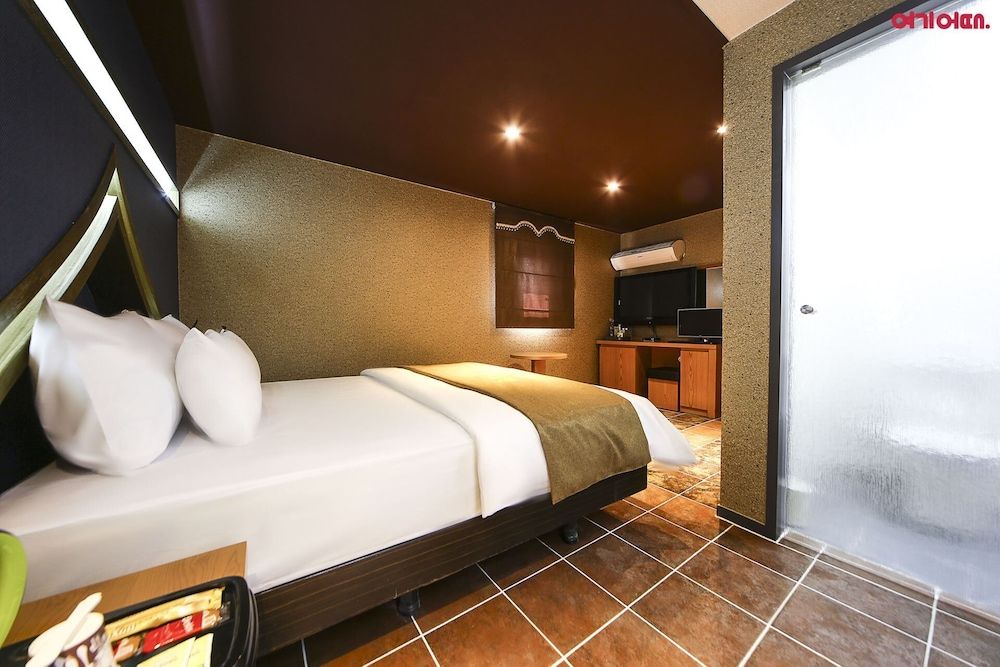 undefined Hotel Leaders 9