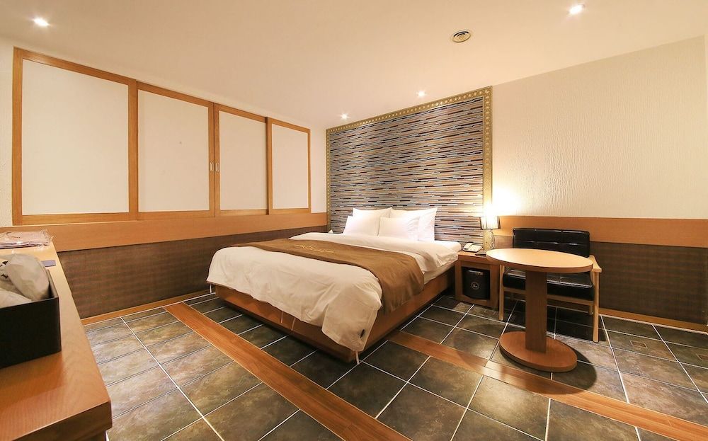 Hotel Leaders Premium Room (No Parking) 3