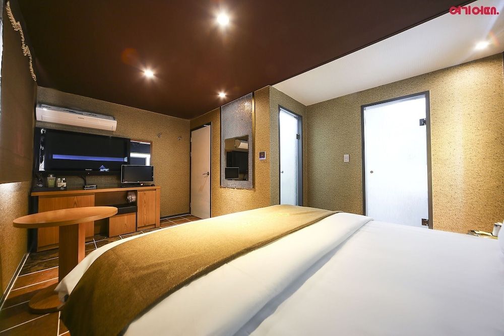 undefined Hotel Leaders