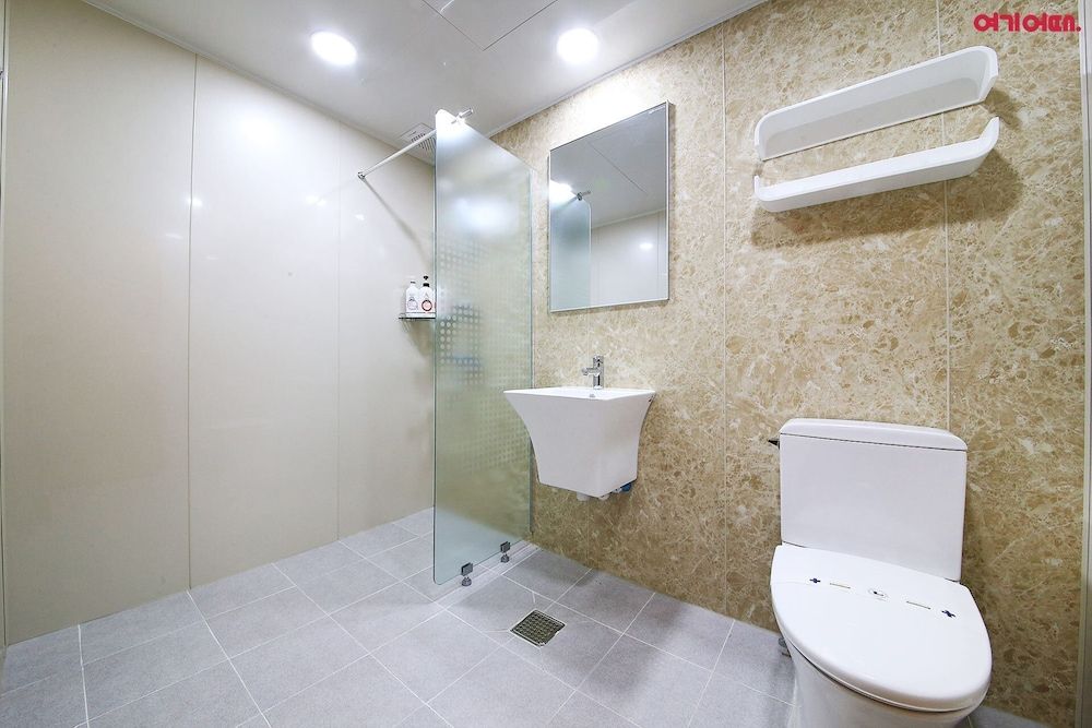 Hotel Leaders Premium Room (No Parking) 4