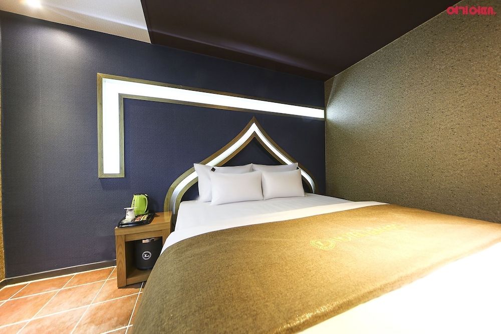 undefined Hotel Leaders 8