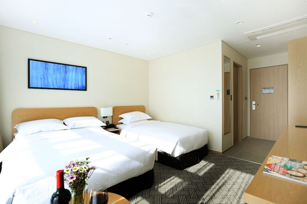 Best Western Haeundae Hotel Standard Room, Multiple Beds, Partial Sea View 2