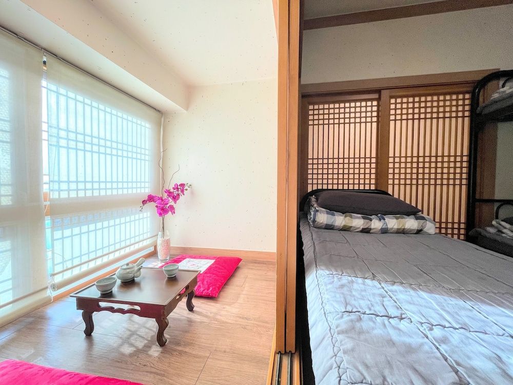 Cocoa Guesthouse Triple Room 8