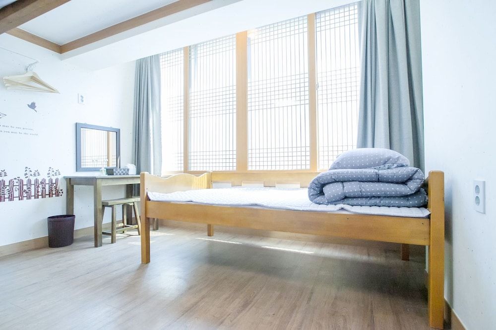 Cocoa Guesthouse Triple Room 4