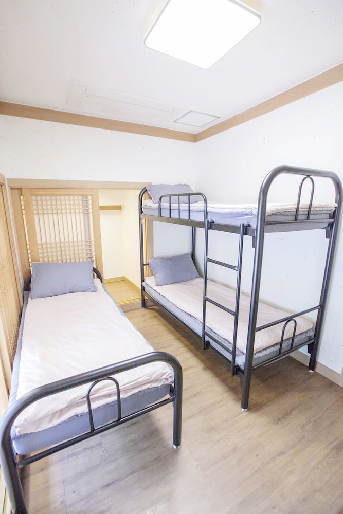 Cocoa Guesthouse Triple Room 5